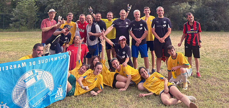 Les personnes accompagnées gardent la coupe